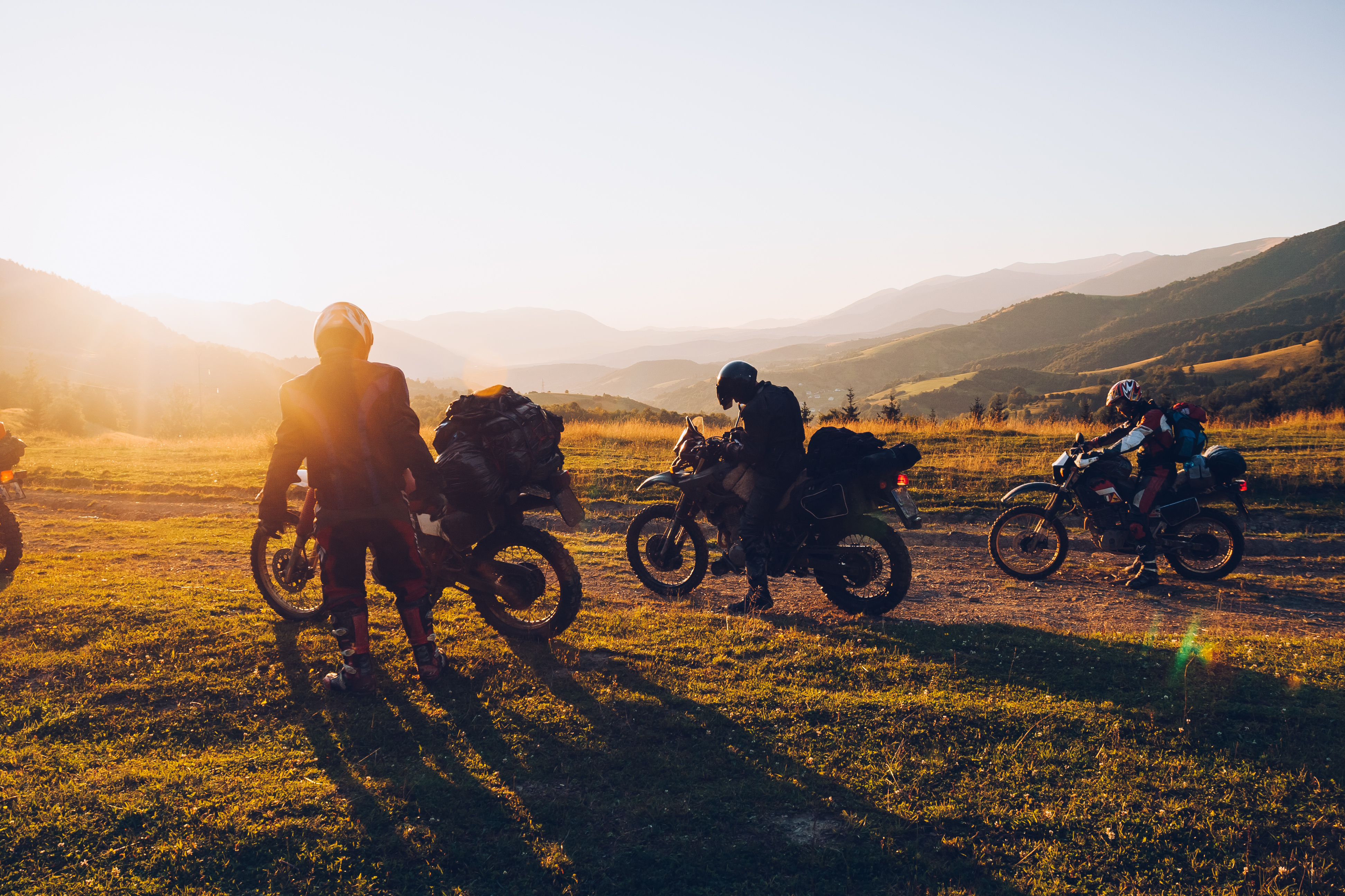 Motocykle na sezon turystyczny: co warto mieć ze sobą w podróży?