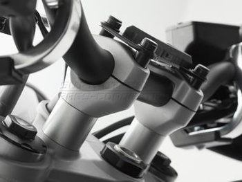 Zestaw podwyższający kierownicę TRIUMPH STREET TRIPLE 675 (12-) podwyższenie 20MM SW-MOTECH